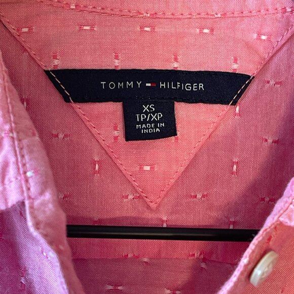 Women's XS Tommy Hilfiger Short Sleeve Button Up Pink Dots Curved Hem - Picture 5 of 8